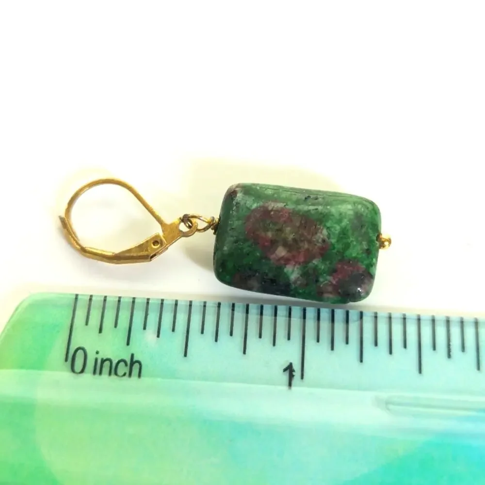 Vintage Ruby Zoisite Anyolite Stone Gold Tone Leverback Pierced Dangle Earrings